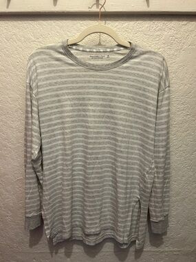Abercrombie & Fitch Men’s Gray and White Striped Long Sleeve Tee